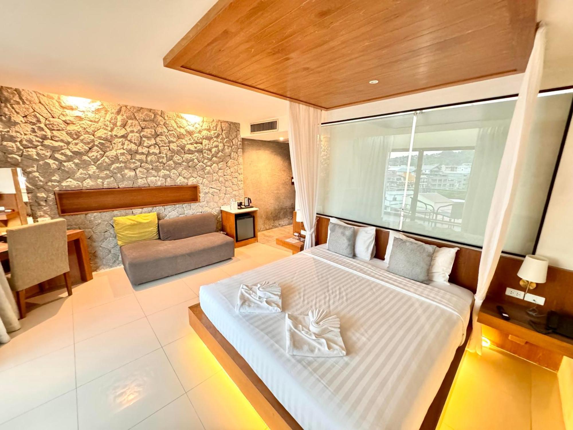 De Coze Hotel Patong Exterior photo
