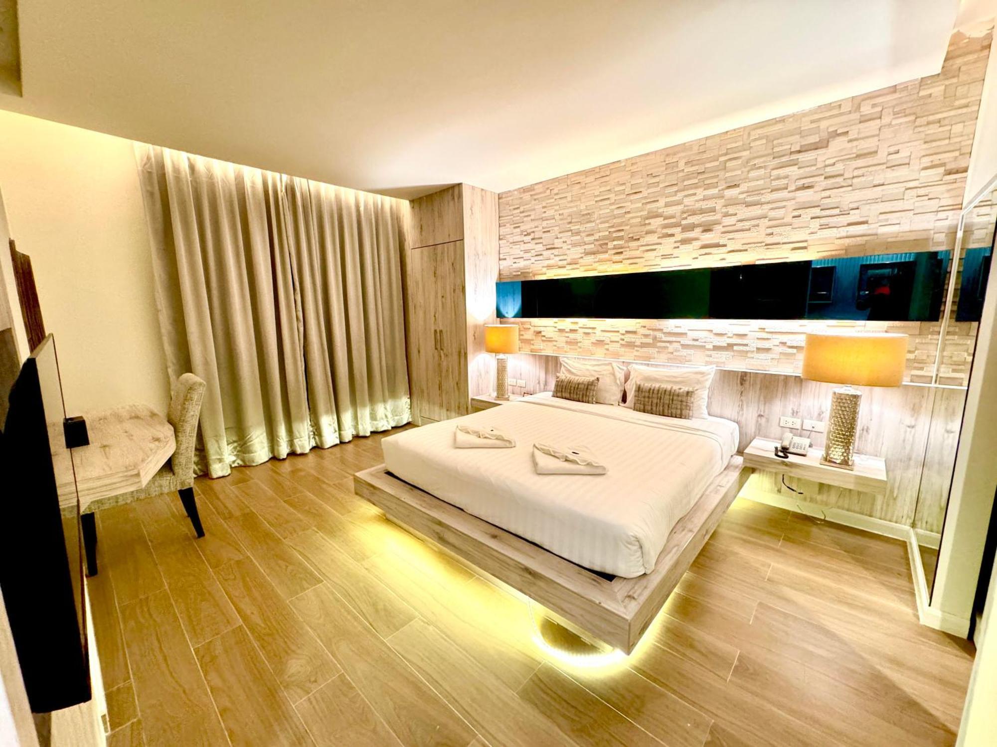 De Coze Hotel Patong Exterior photo