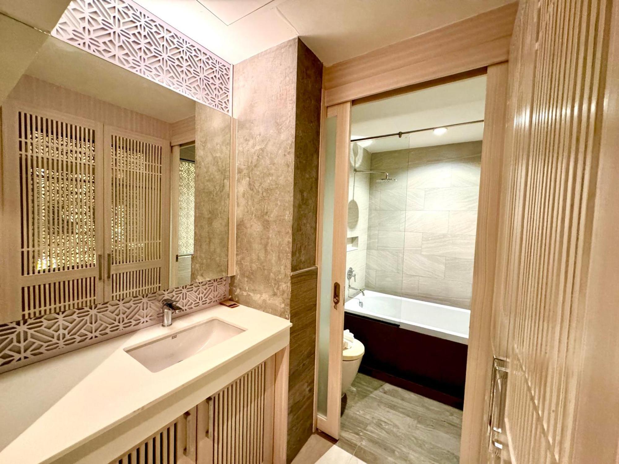 De Coze Hotel Patong Exterior photo