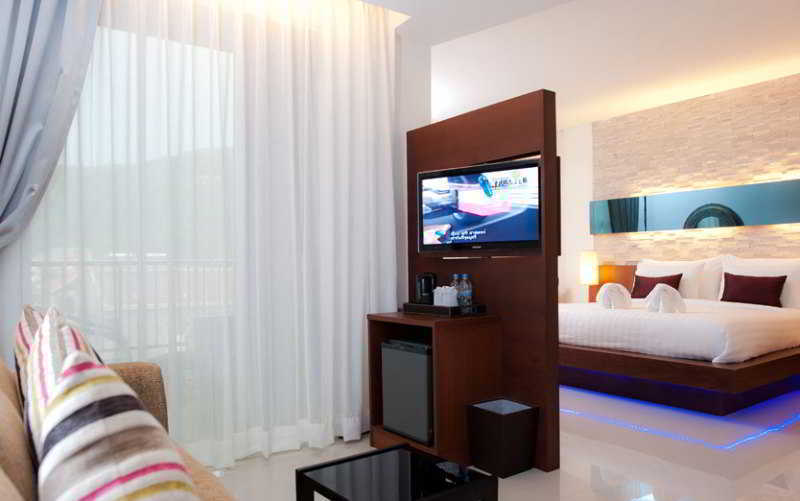 De Coze Hotel Patong Exterior photo