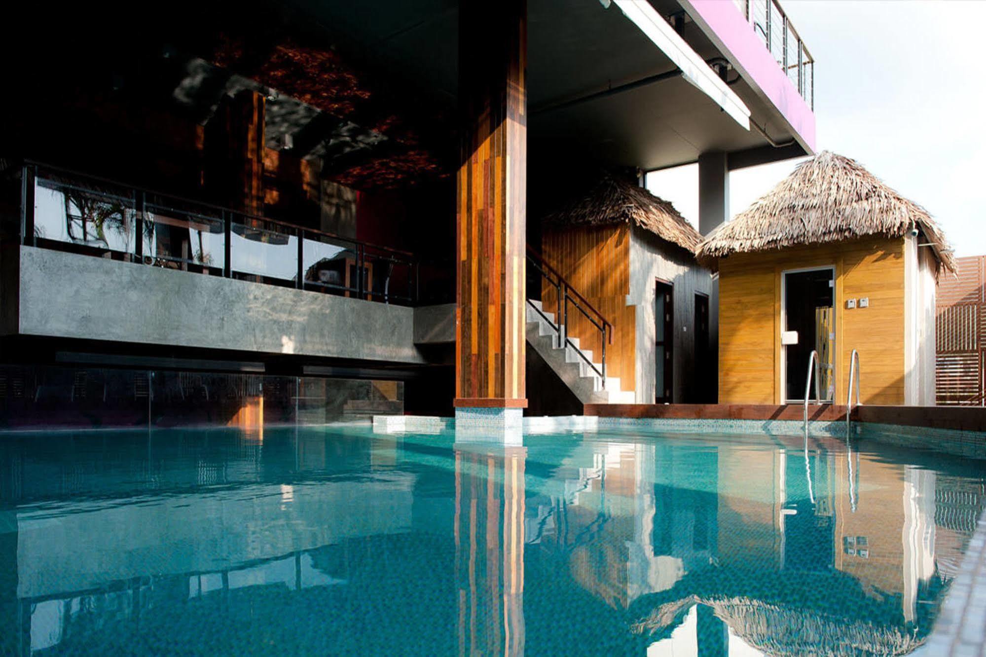 De Coze Hotel Patong Exterior photo