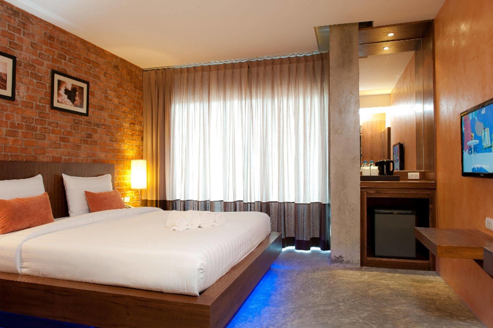 De Coze Hotel Patong Exterior photo